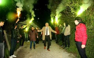 Büyük bir sevgi ve ilgiyle karşılandı.