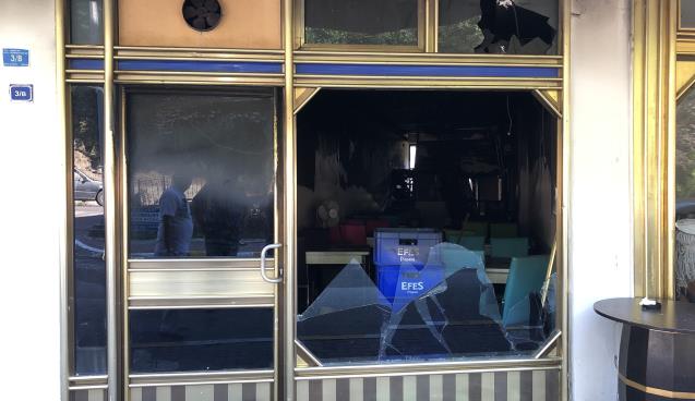 Çıkan yangında işyeri kullanılamaz hale geldi