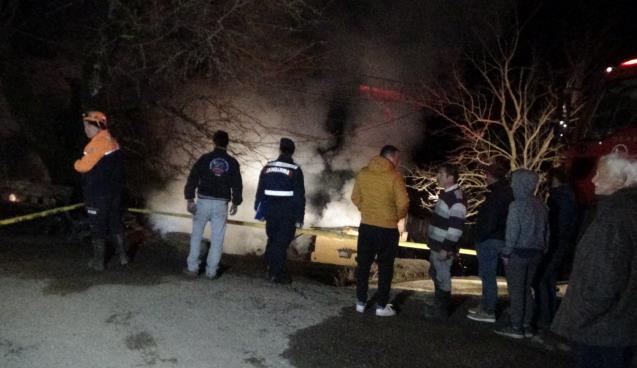 2 ev çıkan yangında küle döndü