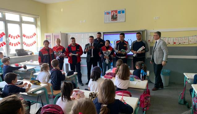 İTFAİYECİLERDEN ÖĞRETMENLERE SÜRPRİZ