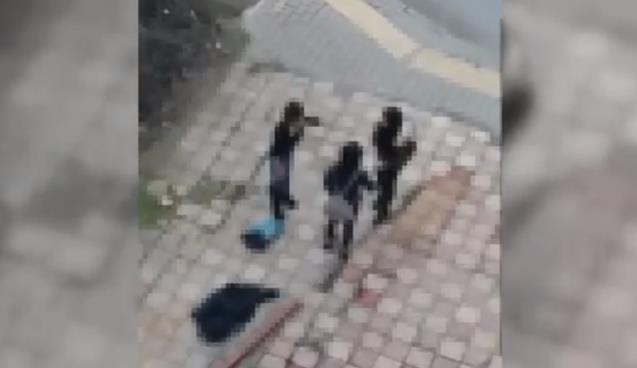 Önce tartıştılar, sonra birbirlerine daldılar…