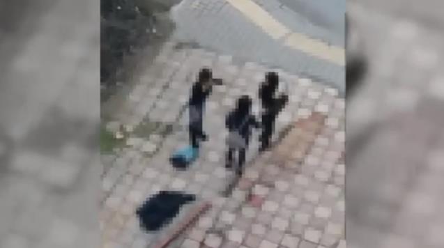 Önce tartıştılar, sonra birbirlerine daldılar…
