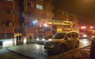 Mutfakta çıkan yangın bina sakinlerini korkuttu