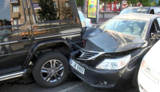 Sibel Can ve oğlu Engin trafik kazası geçirdi