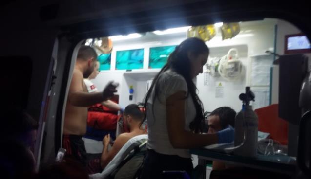 5 Kişi botla gezerken denize düştü!..