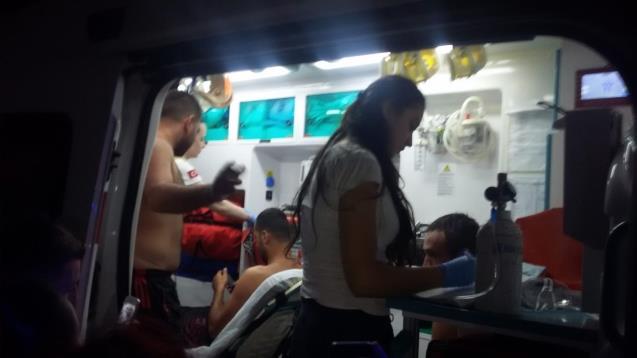 5 Kişi botla gezerken denize düştü!..