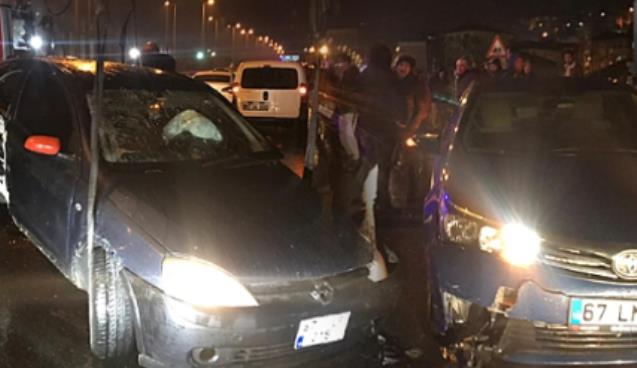 Otomobiller çarpıştı; Yaralılar var…