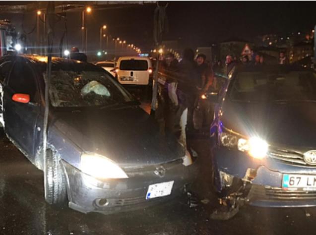 Otomobiller çarpıştı; Yaralılar var…