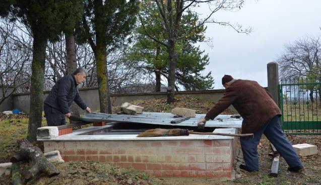 Ölmeden önce mezarını ve musallat taşını hazırladı