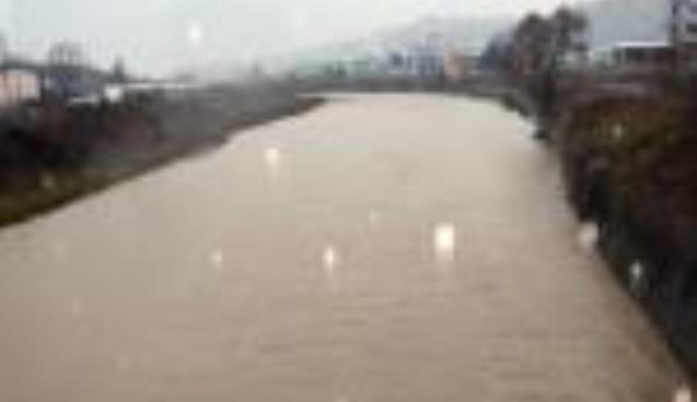 Yağmur ve dalgalar çayın girişini doldurdu...