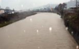 Yağmur ve dalgalar çayın girişini doldurdu...