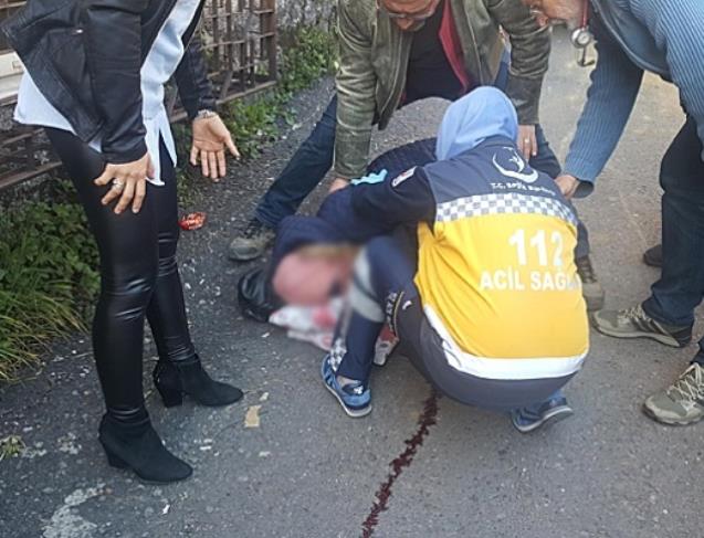 Yaşlı kadın kamyonetin altında kaldı…