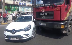 Kavşakta çarpıştılar…