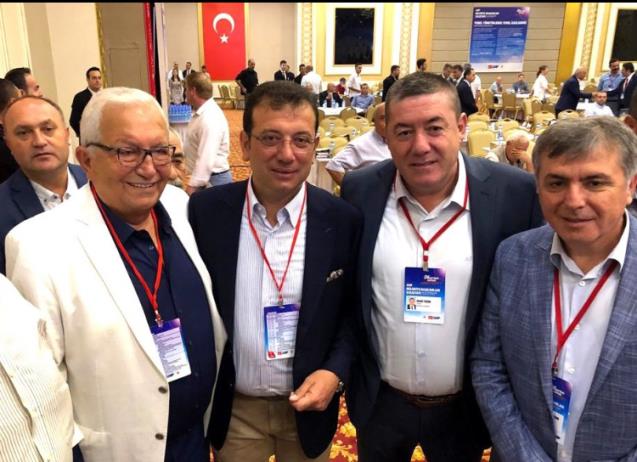 Çalıştayda İmamoğlu’yla bir araya geldi.