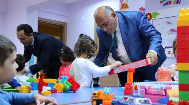 Erol Şahin çocukları sevindirdi…