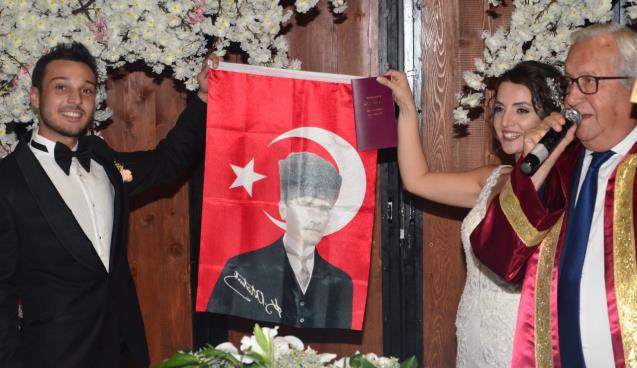 Bayrak,Kuran Ve Nutuk Hediye