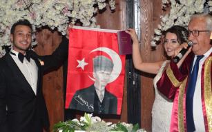 Bayrak,Kuran Ve Nutuk Hediye