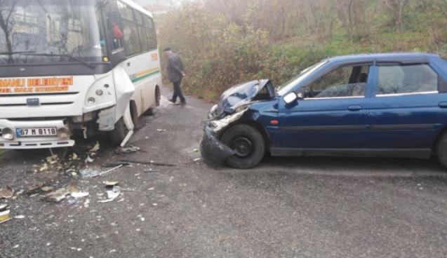 Minibüs ile otomobil çarpıştı…