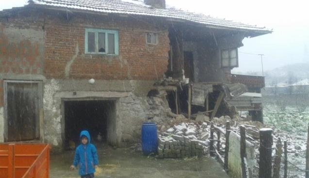 Büyük gürültü ile çöktü… 