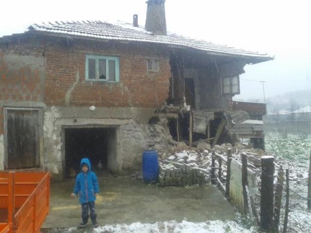 Büyük gürültü ile çöktü… 