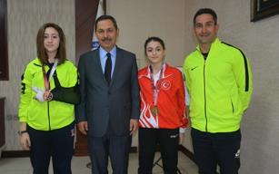 Eskrim Şampiyonlarından Başkan Uysal’ a ziyaret!..