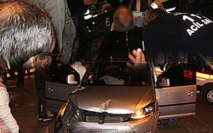 Kavşakta çarpıştılar; 2 yaralı