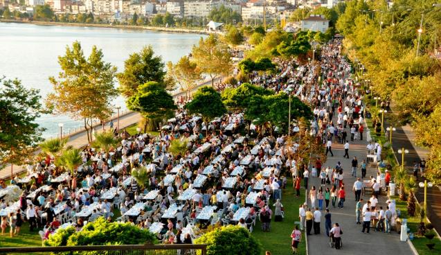 KADİR GECESİ’NDE GELENEKSEL İFTAR’A DAVET 