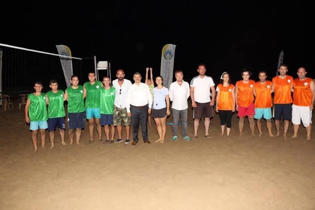 Plaj voleybol turnuvası başladı