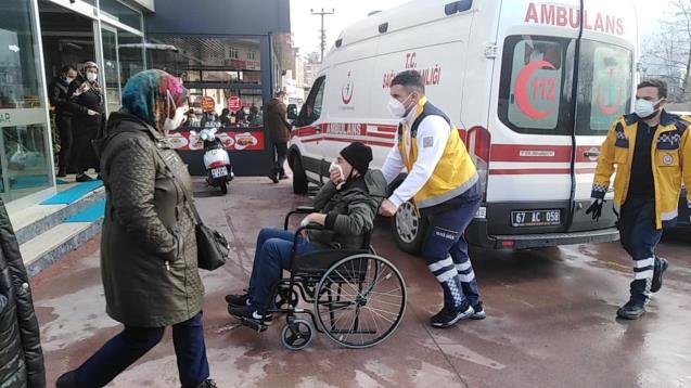 Kedileri besliyordu...Hastanelik oldu...