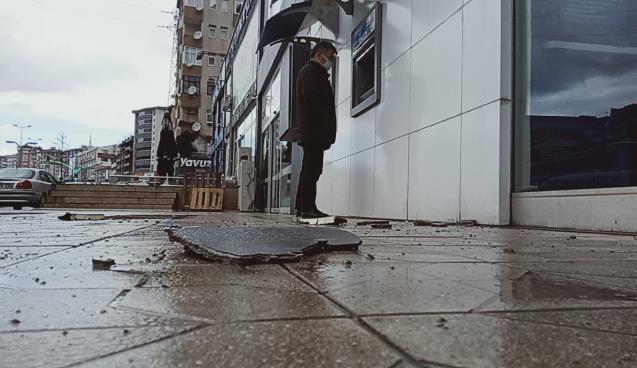Düşen Parçalar Endişelendiriyor 