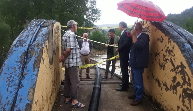 Sahadan bir an ayrılmadı… Selzedeleri yalnız bırakmadı…