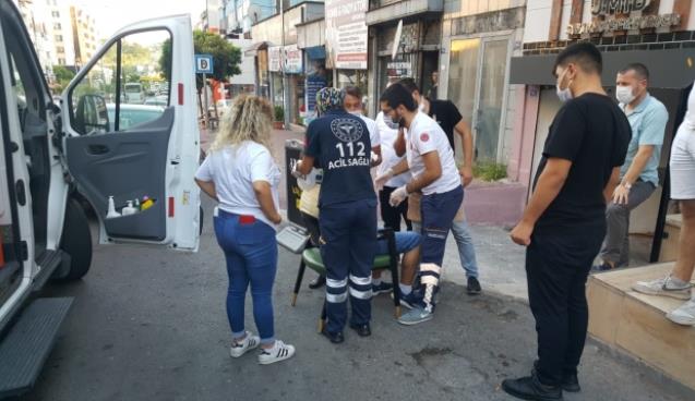 Merdivenlerden düşen genç hastanelik oldu