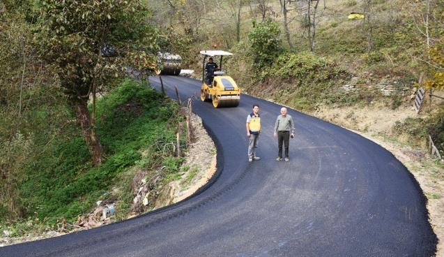 Yenice ilçesine bağlı köylerde asfalt çalışmaları başladı