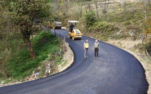 Yenice ilçesine bağlı köylerde asfalt çalışmaları başladı