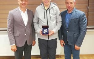 Dünya ikincisi boksörden iş adamına ziyaret