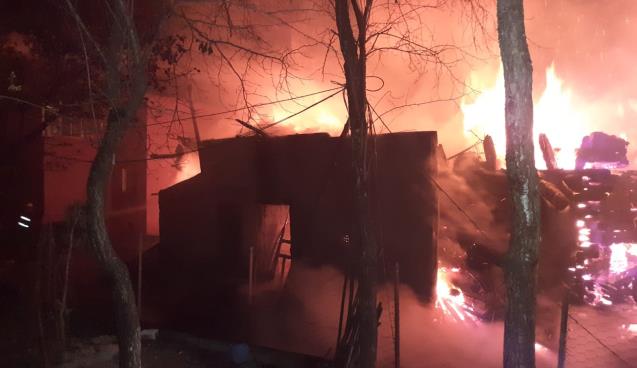  Karabük'te 2 katlı evde korkutan yangın