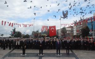 Protokol Atatürk'ün huzurunda.