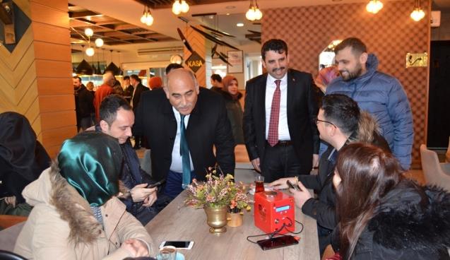 Şahin sahilde halk ile KUCAKLAŞTI…