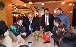 Şahin sahilde halk ile KUCAKLAŞTI…