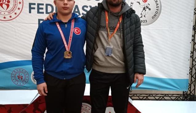 Zonguldaklı güreşçi şampiyona bileti aldı