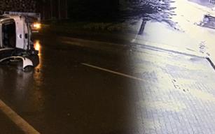 Otomobil takla attı… 2 yaralı… O anlar kameraya yansıdı...