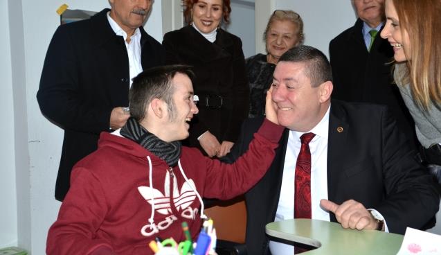 Engellilerin sevinçlerine ortak oldu...