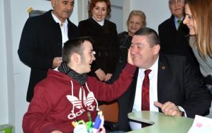 Engellilerin sevinçlerine ortak oldu...