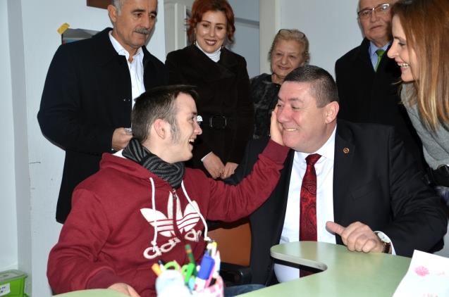 Engellilerin sevinçlerine ortak oldu...