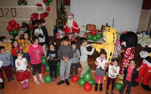 Minik hastalara yeni yıl eğlencesi