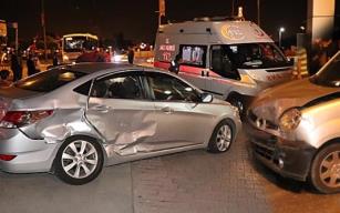 Kavşakta çarpıştılar… Yaralılar var…