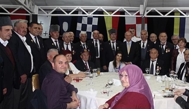 Her zaman dimdik ayaktayız…