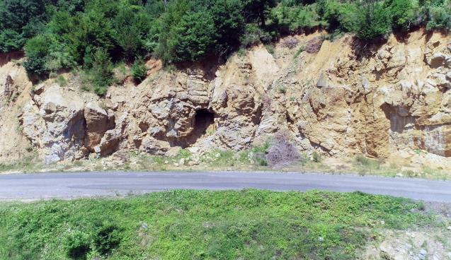 Heyelan, mağarayı ortaya çıkardı