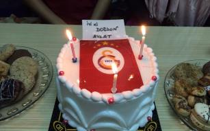 Arda Turan ve Chedjou minik taraftara sürpriz yaptı