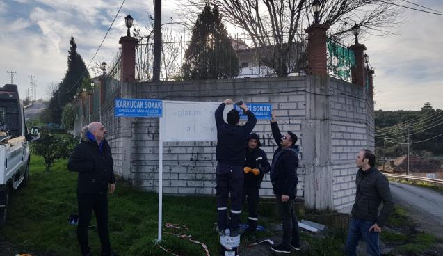 Magandalar kırıyor. Belediye yapıyor...